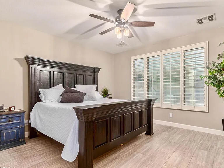 381 W Wisteria Pl — Photo 10
