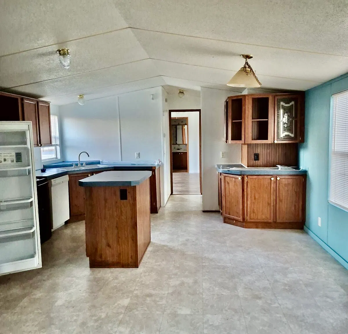 3 bed, 1200 sqft, $1,500 — Photo 2