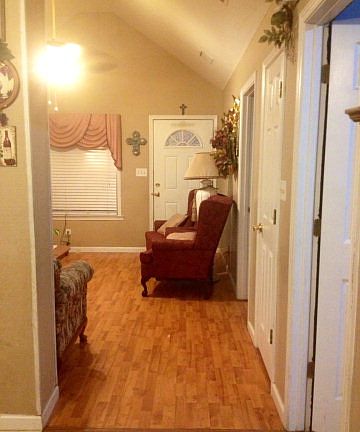 3rd image of 1009 E Juan Linn St