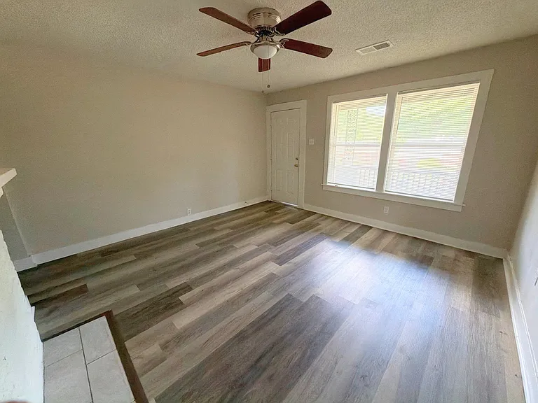 1450 Oaklawn St — Photo 8