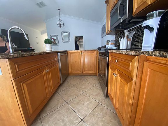 5th image of 4738 Clemens St Street