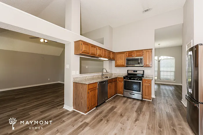 819 Crooked Creek Ln — Photo 8