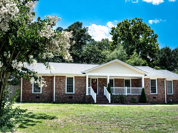 104 Dorchester Ln, New Bern, NC 28562