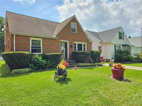5666 Cherokee Dr, Lyndhurst, OH 44124