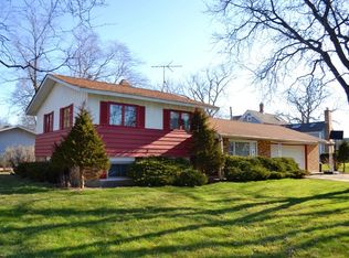 560 E Thacker St, Hoffman Estates, IL 60169