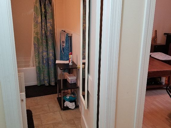 3rd image of 2910 Dellrose Ave