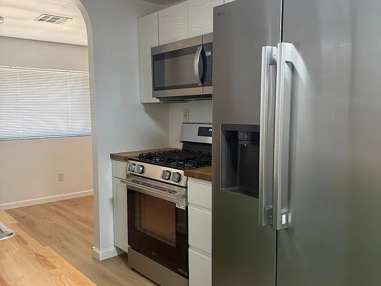 6820 N Blue Blvd — Photo 9