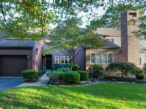 61 N Bayard Ln, Mahwah, NJ 07430