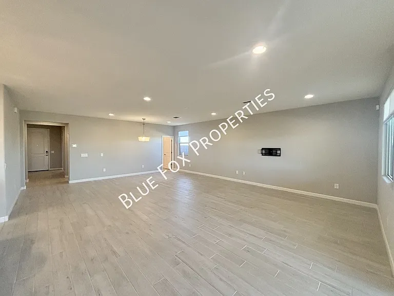 5536 Lazy Farm Dr — Photo 3