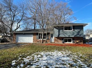 5S504 Campbell Dr, Naperville, IL 60563