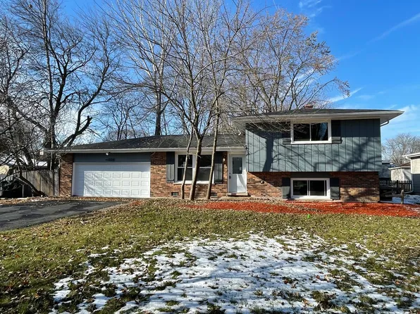 5S504 Campbell Dr, Naperville, IL 60563