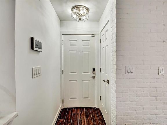 5th image of 501 Granville Ct