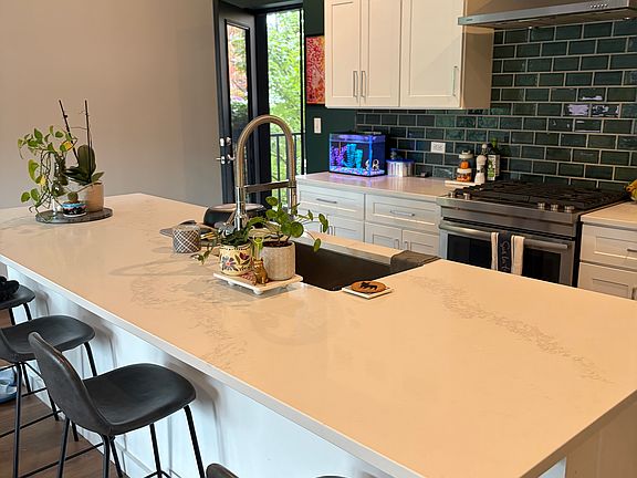 5th image of 720 N Washington St #206