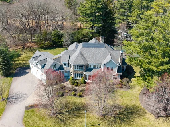 1 Stonefield Ln, Wellesley, MA 02482