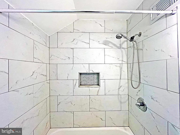 7009 Hawthorne St — Photo 33