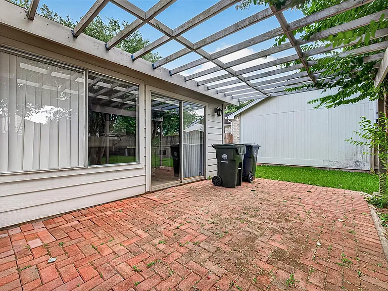 3918 Mill Rock Cir — Photo 37