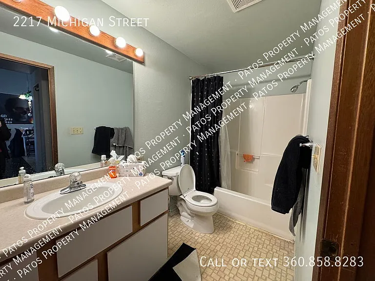 2217 Michigan St — Photo 8