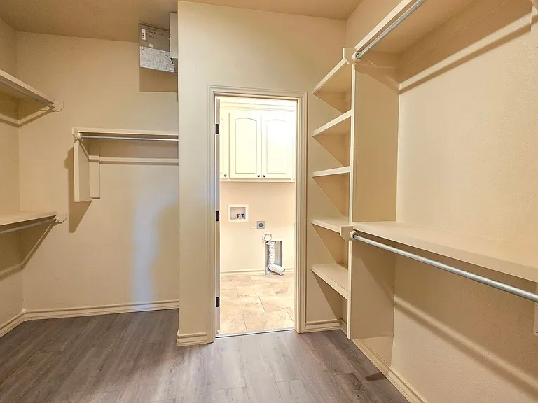 5234 Kemper St — Photo 16