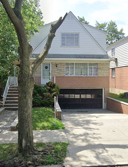 1st image of 6572 Ellwell Cres #1
