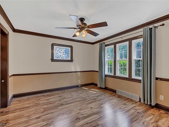 5th image of 25410 Chatworth Dr