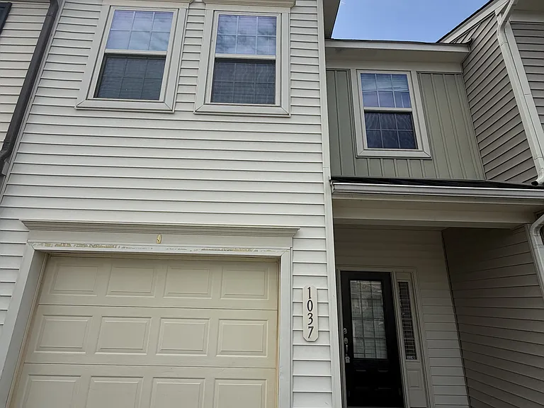 1037 Grand Rdg — Photo 2