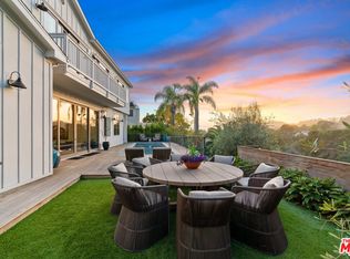 521 N Robinwood Dr, Los Angeles, CA 90049