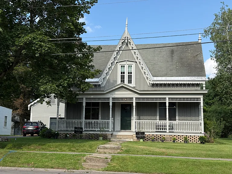 17 Maple Ave — Photo 1