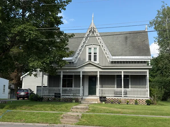 17 Maple Ave, Hamilton, NY 13346