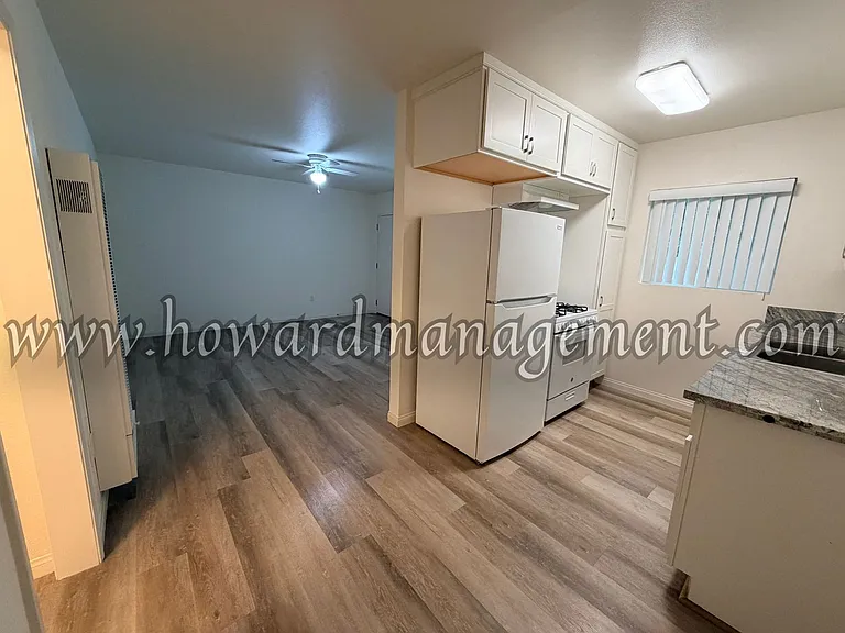 ** Move In Special** 4124 Grand View! Prime Location, All Vacancies Currently Offering 2 Week Fre... — Photo 6
