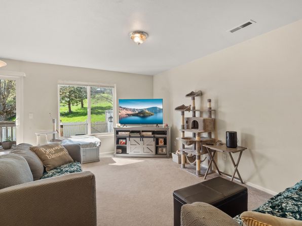 81 Erickson Ave #83