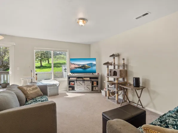 81 Erickson Ave #83, Shady Cove, OR 97539