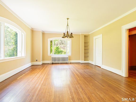 4th image of 95 Beecher Road