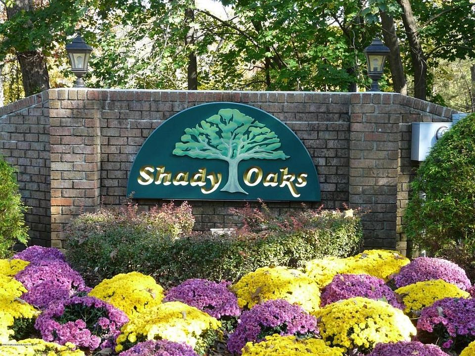 SHADY OAKS ENTRANCE