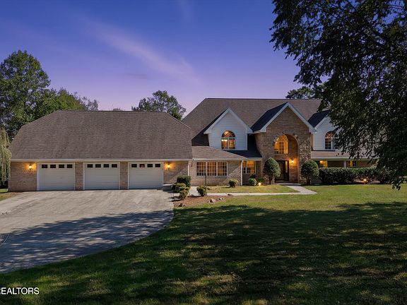 4th image of 7112 Warren Ln