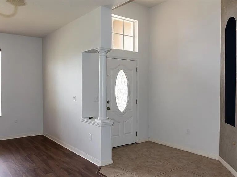 2504 Ladoga Dr — Photo 8