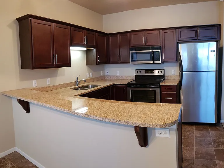 Highland Shores Apartments — Photo 23
