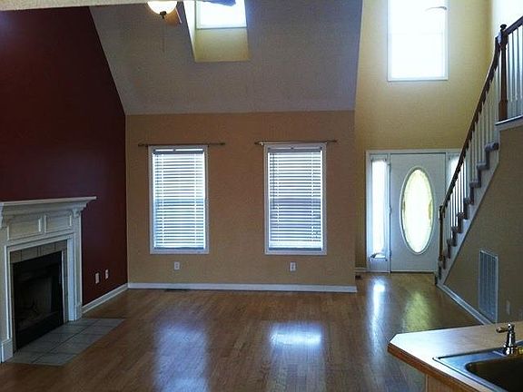 2nd image of 1518 Autumn Dr