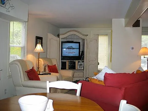 301 Mill Rd — Photo 3