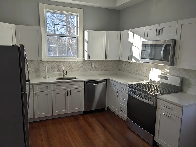81 Cottage St #1-R — Photo 2