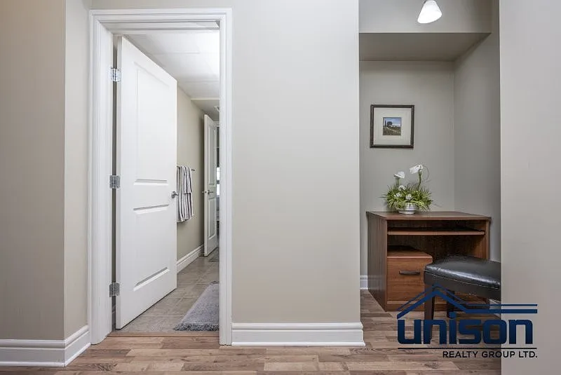 2 bed, 990 sqft, $2,700 — Photo 2