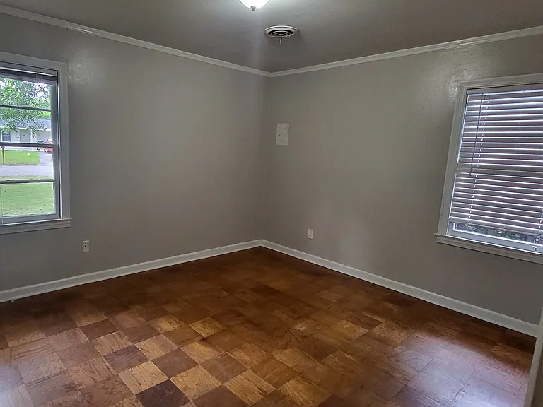 663 Merritt Dr — Photo 10