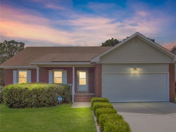 1304 Alexwood Dr, Hope Mills, NC 28348