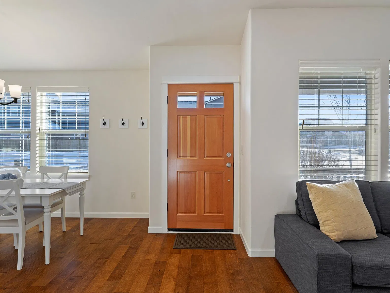 3 bed, 1829 sqft, $3,500 — Photo 2