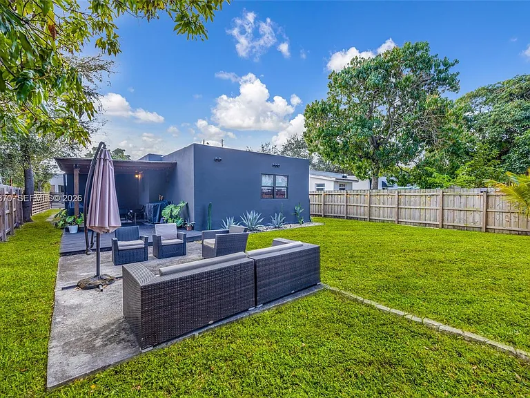 5612 NW 11th Ave — Photo 37