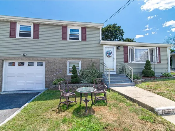 153 Beardsworth Rd, Tiverton, RI 02878