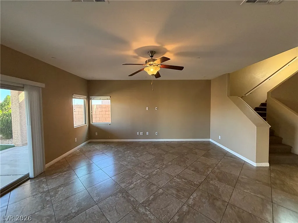 4 bed, 3.0 bath, 2793 sqft, $2,975 — Photo 4