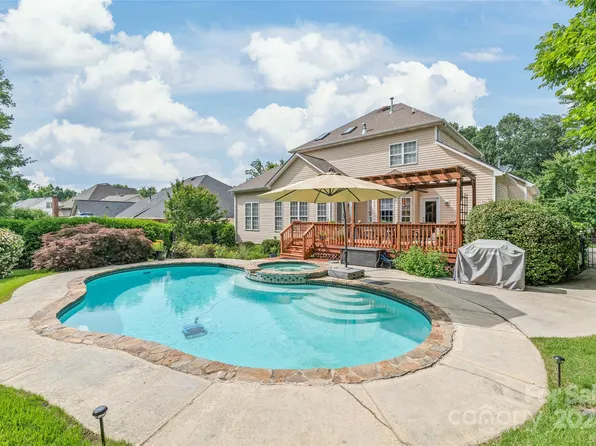 1513 Little Falls Dr, Concord, NC 28025