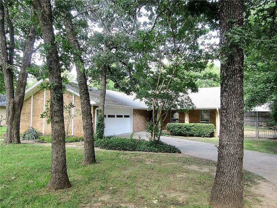 1st image of 211 Lakevista