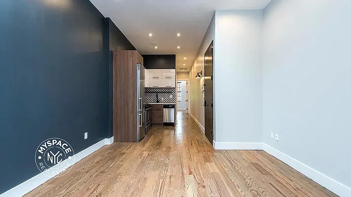 Living room, photo 1