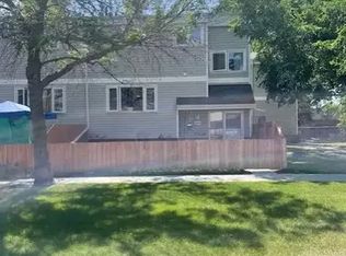 14 Castle Ter NW, Edmonton, AB T5X2E6